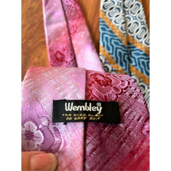 2 vintage 1970's ties wide printed pink green - Picture 4 of 5